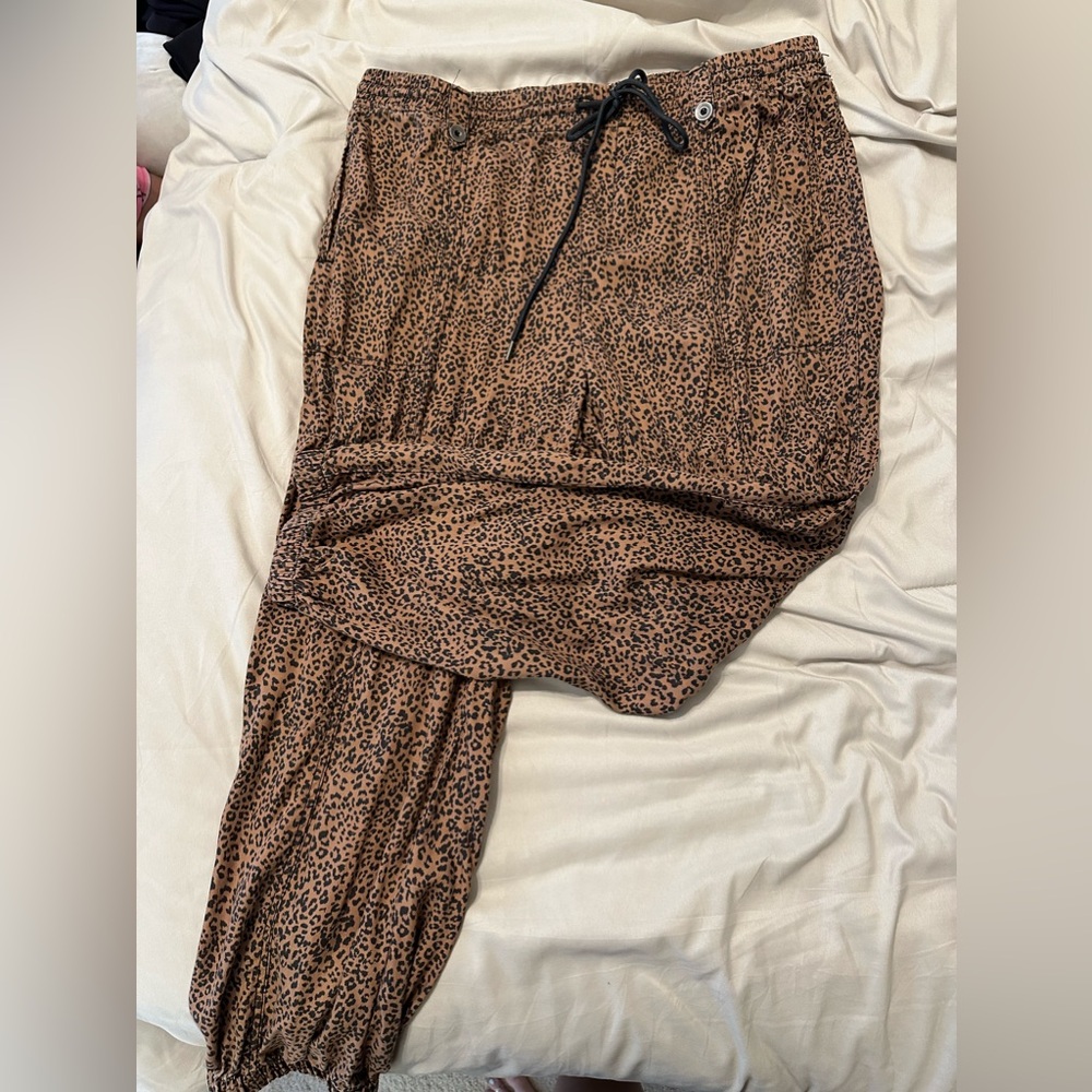 Knox Rose elastic waist & elastic leg leopard pants